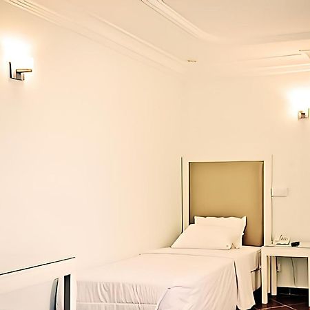 Hotel Raya Tichy Ngoại thất bức ảnh