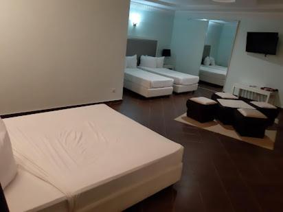 Hotel Raya Tichy Ngoại thất bức ảnh