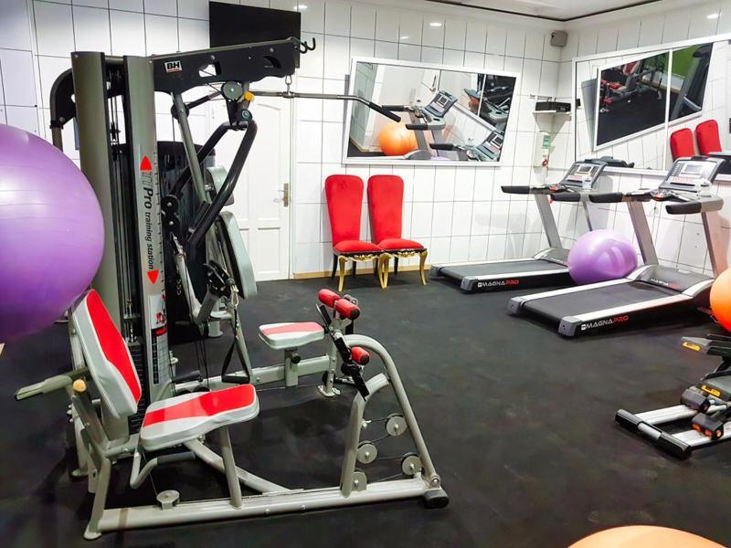 Hotel Raya Tichy Ngoại thất bức ảnh