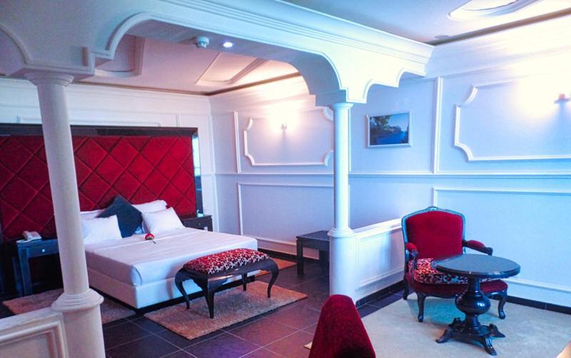 Hotel Raya Tichy Ngoại thất bức ảnh