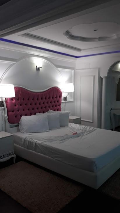 Hotel Raya Tichy Ngoại thất bức ảnh