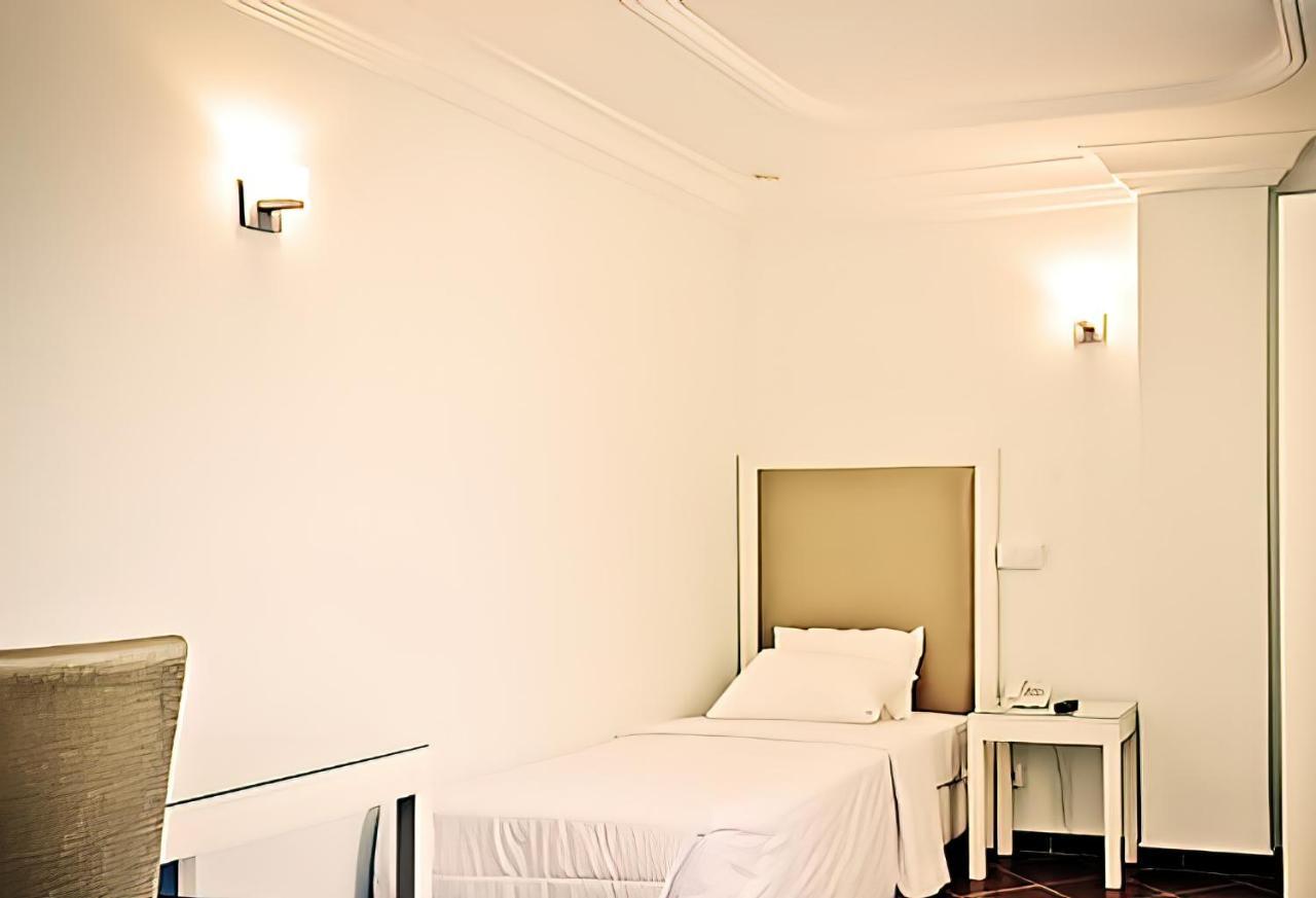 Hotel Raya Tichy Ngoại thất bức ảnh