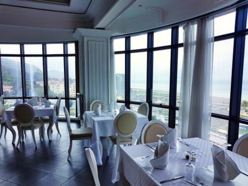Hotel Raya Tichy Ngoại thất bức ảnh