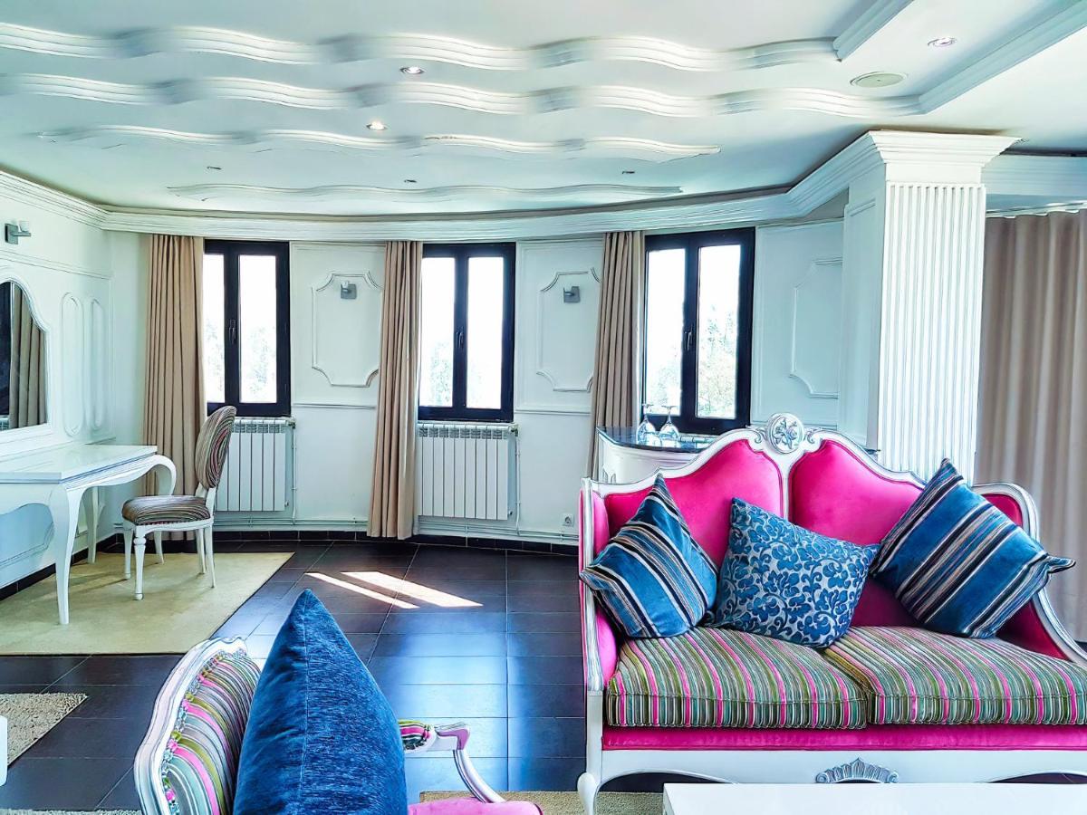 Hotel Raya Tichy Ngoại thất bức ảnh