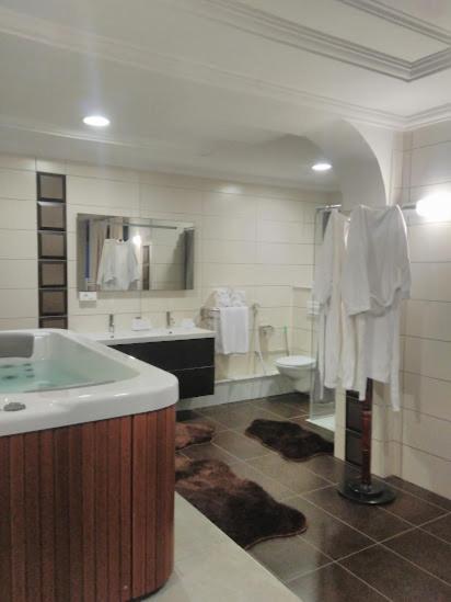 Hotel Raya Tichy Ngoại thất bức ảnh